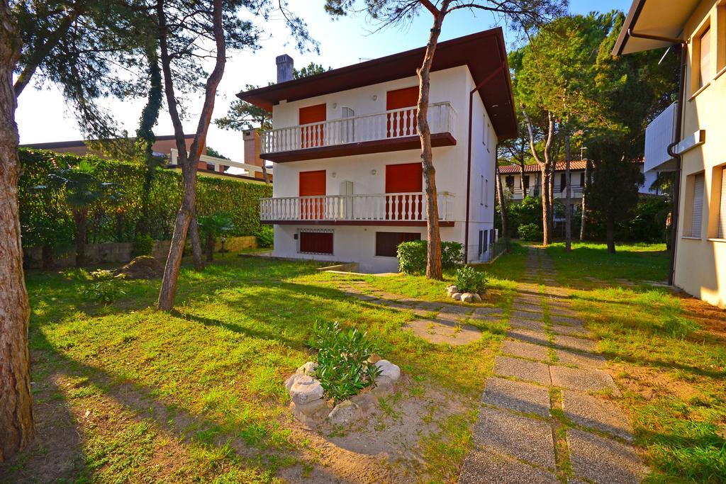 Villa Rosy Lignano Sabbiadoro Exterior photo